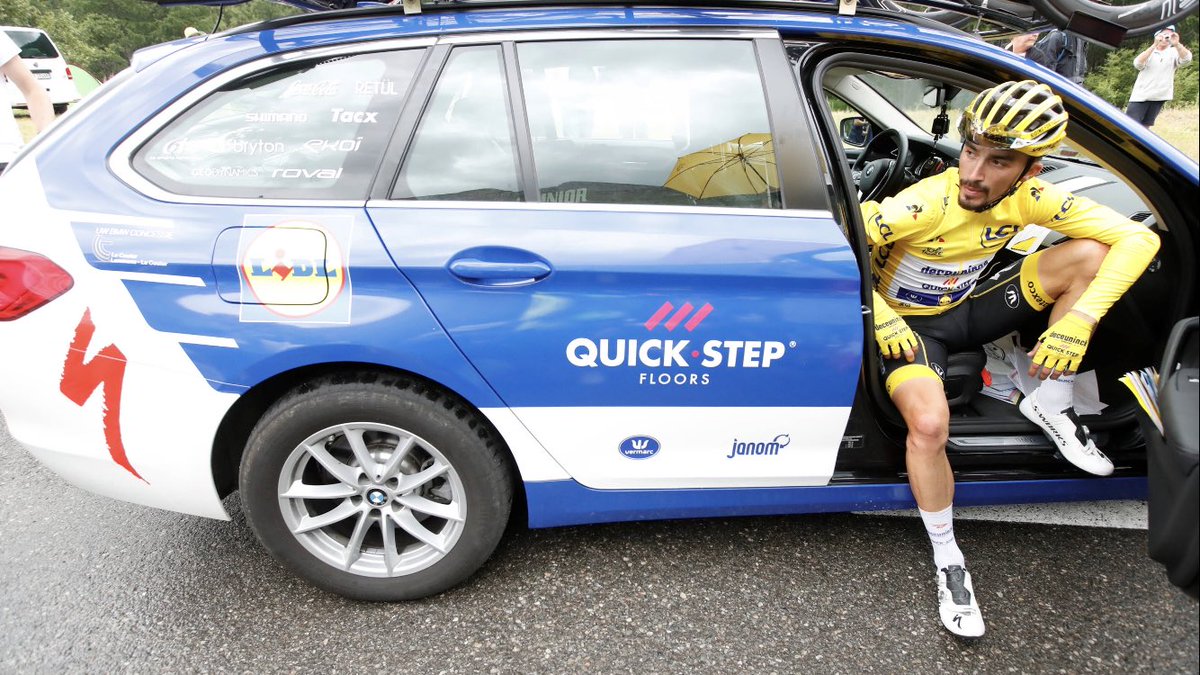 Nog nooit meegemaakt, maar ik denk dat het een juiste beslissing was, <a href="/maduc/">Maarten Ducrot</a>. #tourdefrance #noswielrennen