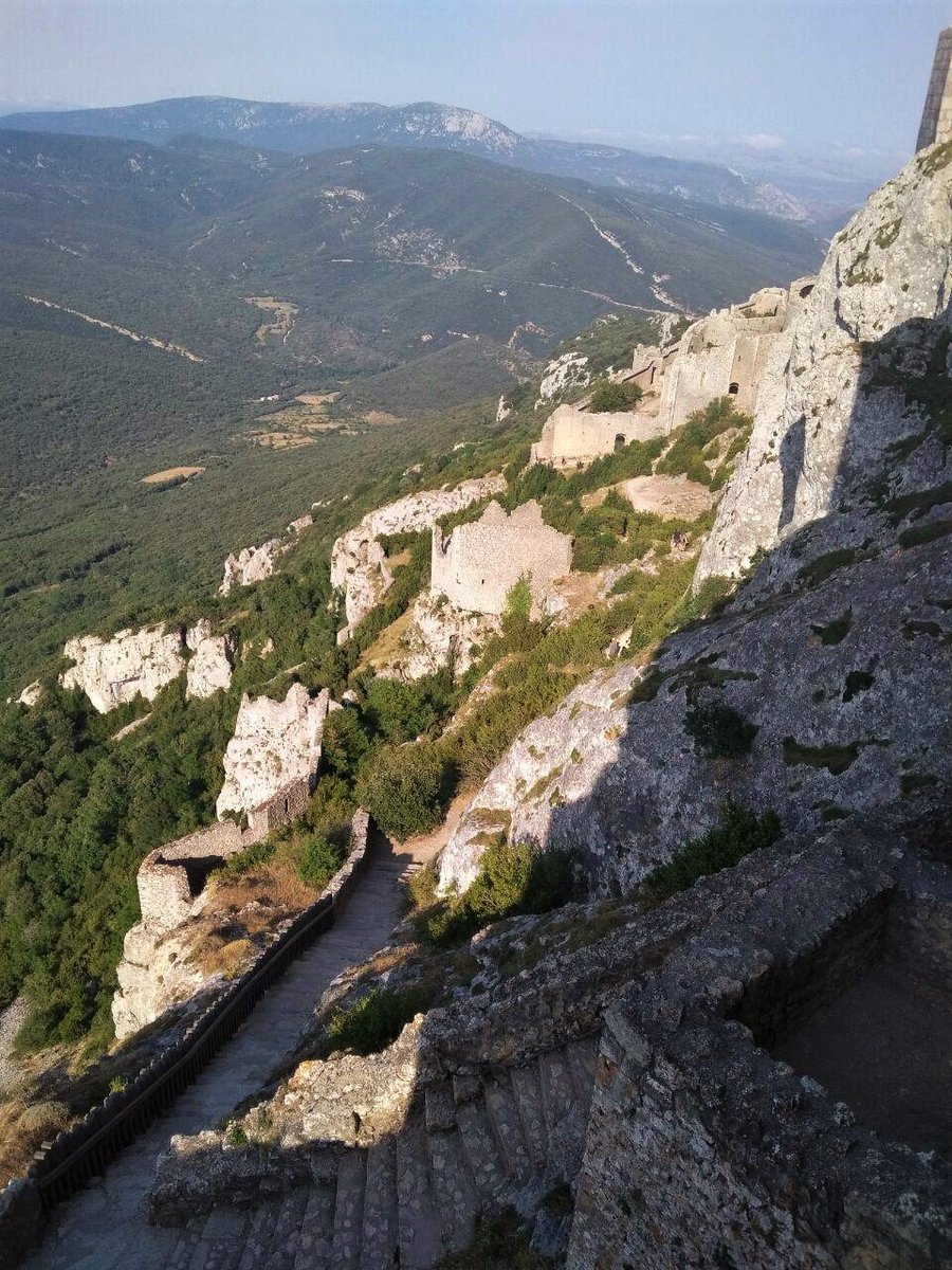 Petit_Deb_Occi's tweet photo. [🚛Science Tour des Pyrénées⛰️]

Vertigineux !
Au château de #Peyrepertuse à #DuilhacsousPeyrepertuse avec le Conseil départemental de l'#Aude... 
Autour des citadelles du vertige 🌀🏯

#sciencetour2019 https://t.co/emwrS6oMRn