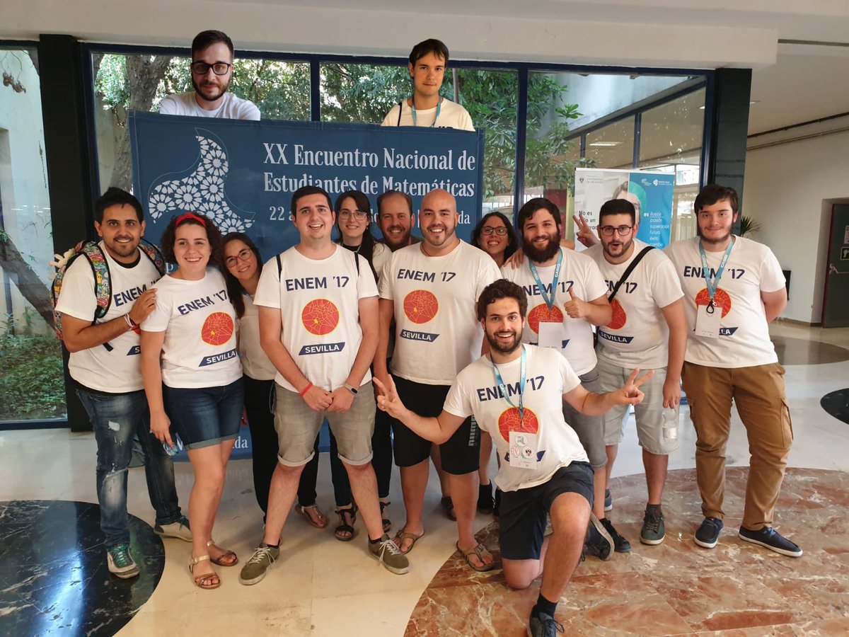 Nos hemos hecho La foto de <a href="/ENEMSevilla/">XVIII ENEM Sevilla</a> en el <a href="/ENEMgranada/">ENEM Granada 2019</a>  , que recuerdos, cada año volver a juntar familia ENEM. Muchas gracias a <a href="/ANEM_mat/">Asociación Nacional de Estudiantes de Matemáticas</a> #ENEMgranada