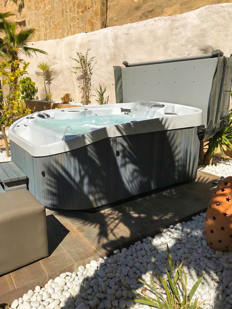 CoastSpas's tweet image. Coastal living is even better with an Infinity Edge Hot Tub! This spa is located across the world in Spain! 

coastspas.com #CoastSpas #InfinityEdge