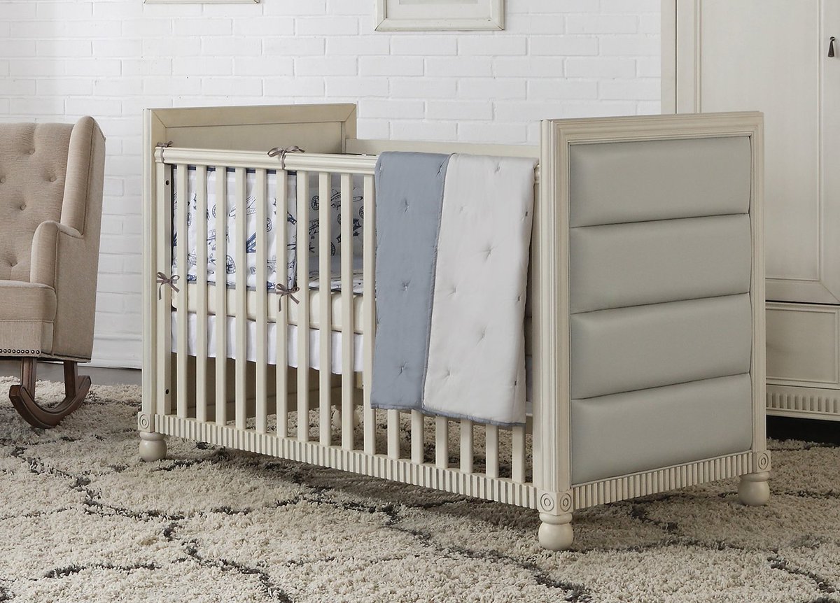 Hand finished with luxurious leather and with clever engineering, TeddyOne’s cotbeds are designed to be built and adapted by one person in a matter of a few minutes.