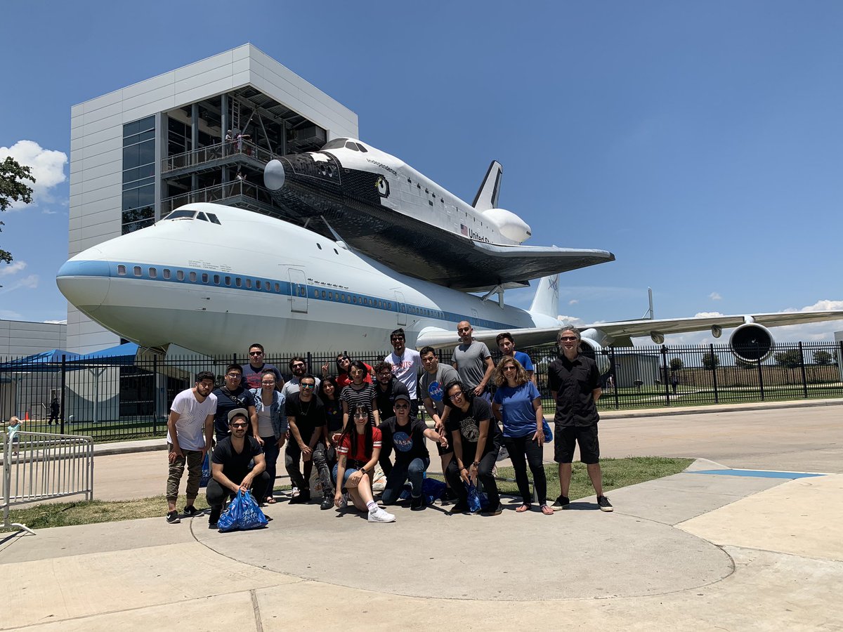 StartupBusMX's tweet photo. Paramos a pitchar un poco en la @NASA. 

Un break para alimentar la creatividad y convivir un poco :) 

#StartupBus2019 
#startupbusmx 
#dreamstartup https://t.co/gdMXhqb5gi