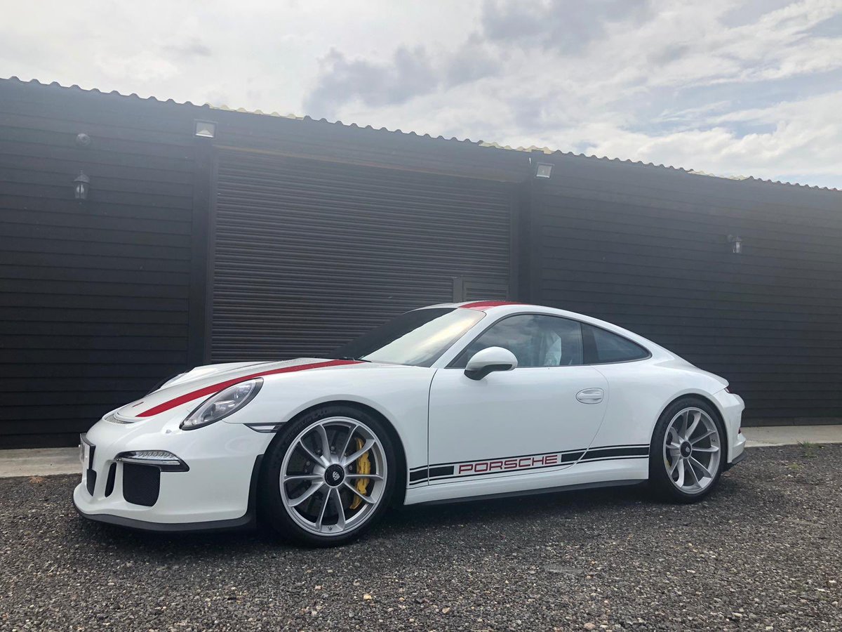 flat6logistics's tweet image. Sensational Porsche 911 R safely transported today 👌 #porsche #porsche991 #porsche911 #porsche911R #porschetransport #porschecarrera #911