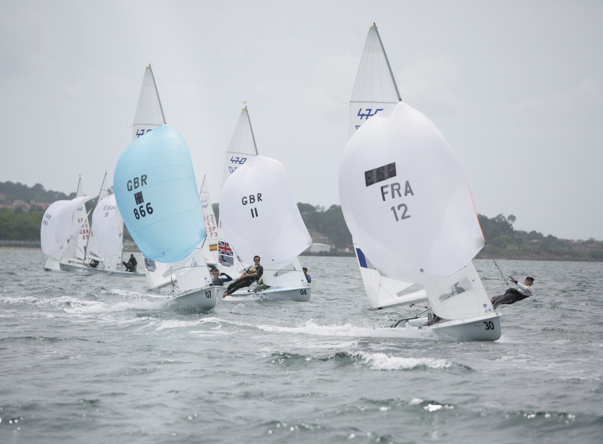 GallegaReal's tweet photo. 📊 RESULTADOS/Día 2 —— ¡Han terminado los 470! ⛵️ 

No ha habido cambios hoy en el liderato de la general masculina/mixta y femenina ¡Echa un vistazo a la general! 

Resultados completos 📊➡️ https://t.co/fUMkYeUcjQ https://t.co/aKiFzrTnLA