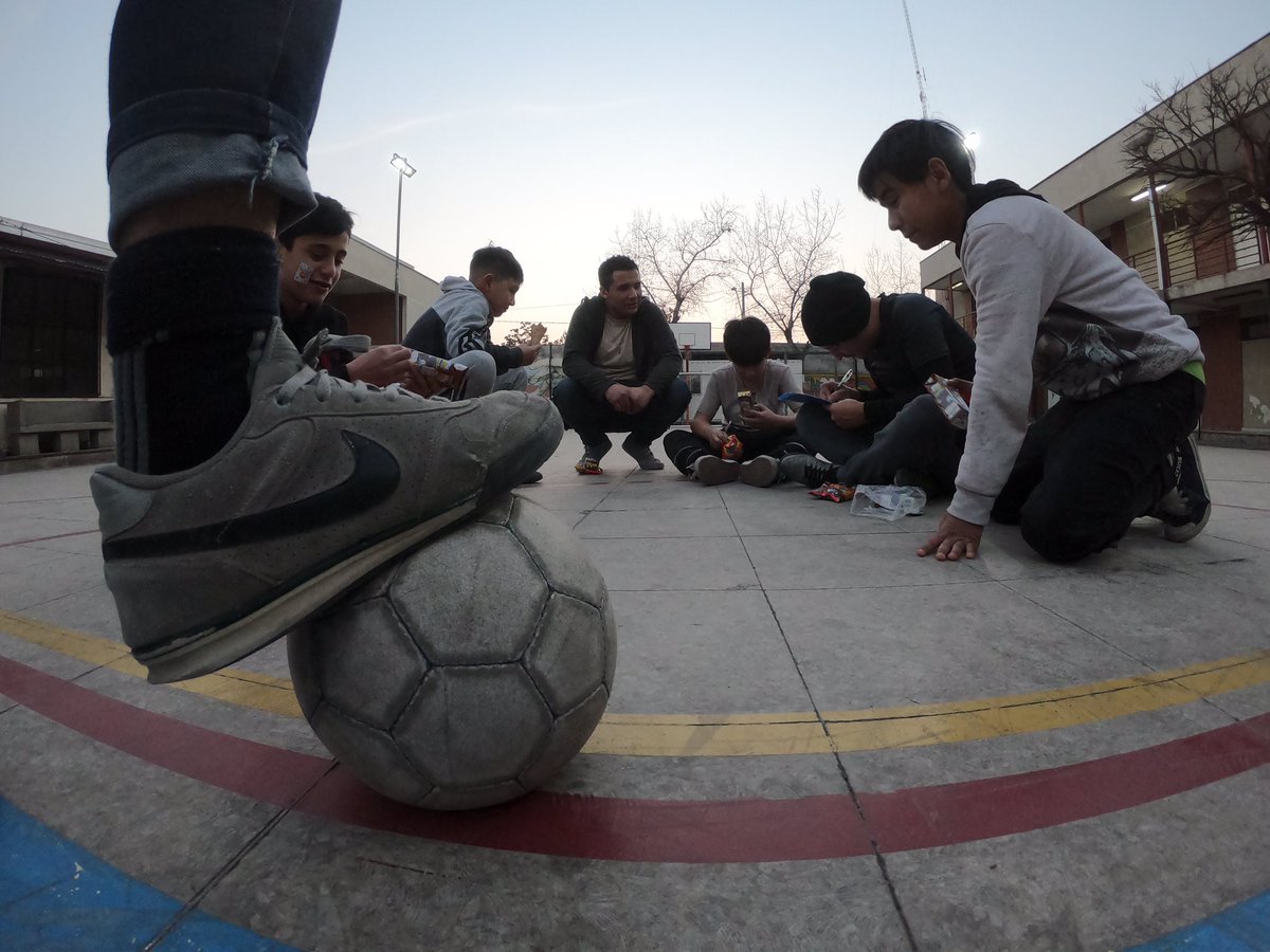 PrevieneSJ's tweet photo. Esta semana compartimos con algunos niños y jóvenes de La Legua un momento recreativo en torno al deporte, importante factor protector para ellos.
#SanJoaquin
Dirección de Seguridad Ciudadana 
@munisanjoaquin 
@Senda_gob https://t.co/aufSbZ13Xm