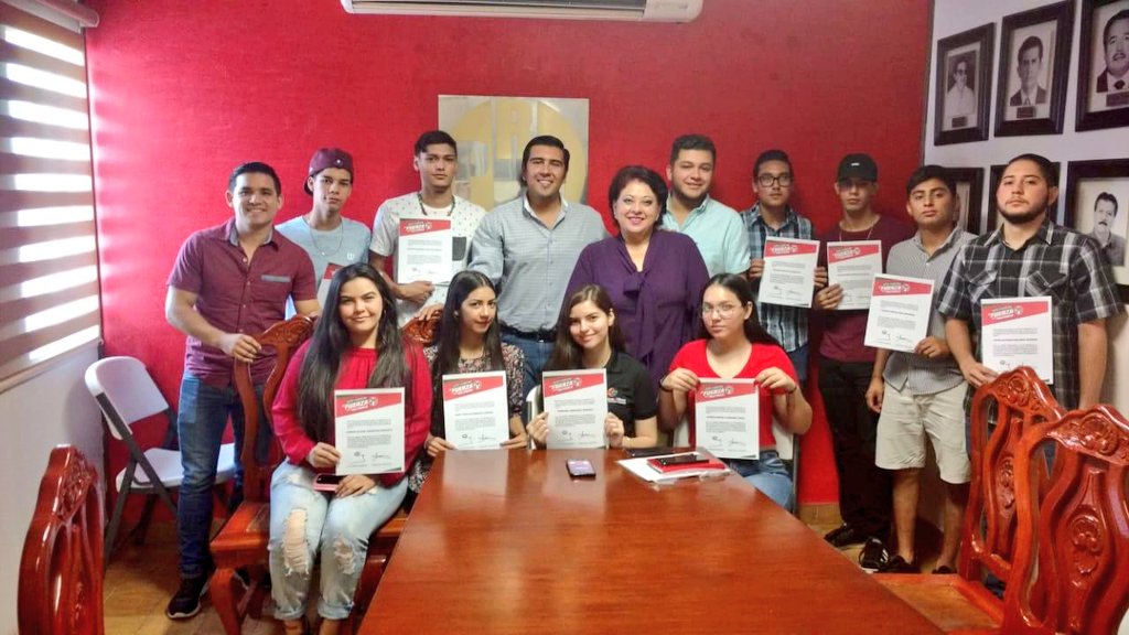 JCGuillermoT's tweet photo. Los jóvenes de Salvador Alvarado estamos listos para apoyar a la formula ganadora @alitomorenoc y @caroviggiano este 11 de agosto votaremos para que sean nuestros dirigentes del PRI Nacional #YoConAlitoYCarolina #LaFuerzaDeLaMilitancia https://t.co/cRwB4008Aq