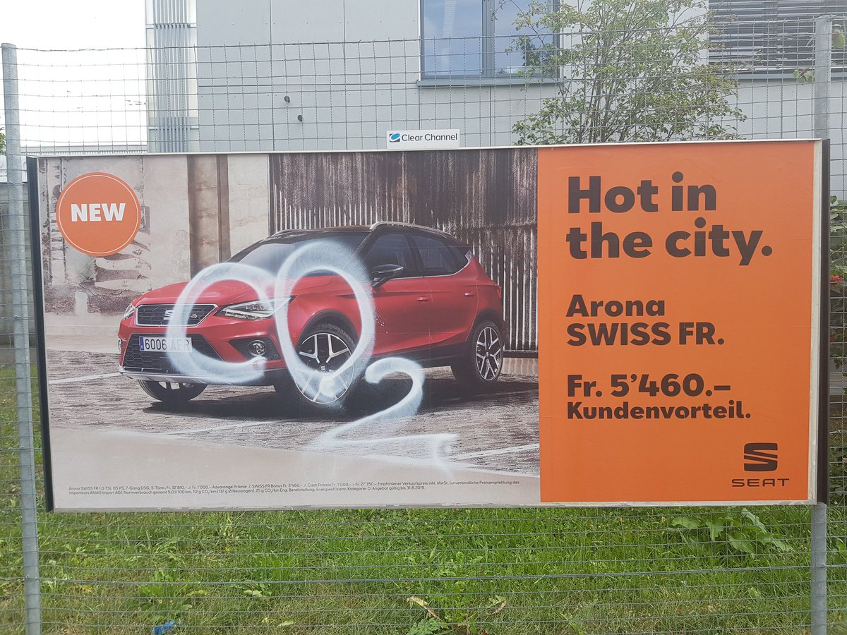 Danke für diese Sprayerei. Das war schon langer mein Gedanke.  @SuzukiMotorrad wieso könnt ihr in so einem Sommer, dessen Hitze von Klimawandel geprägt ist,  so eine Kampagne machen????!!!! #ClimateChangeIsReal #ClimateEmergency #ClimateStrike #FridaysForFuture