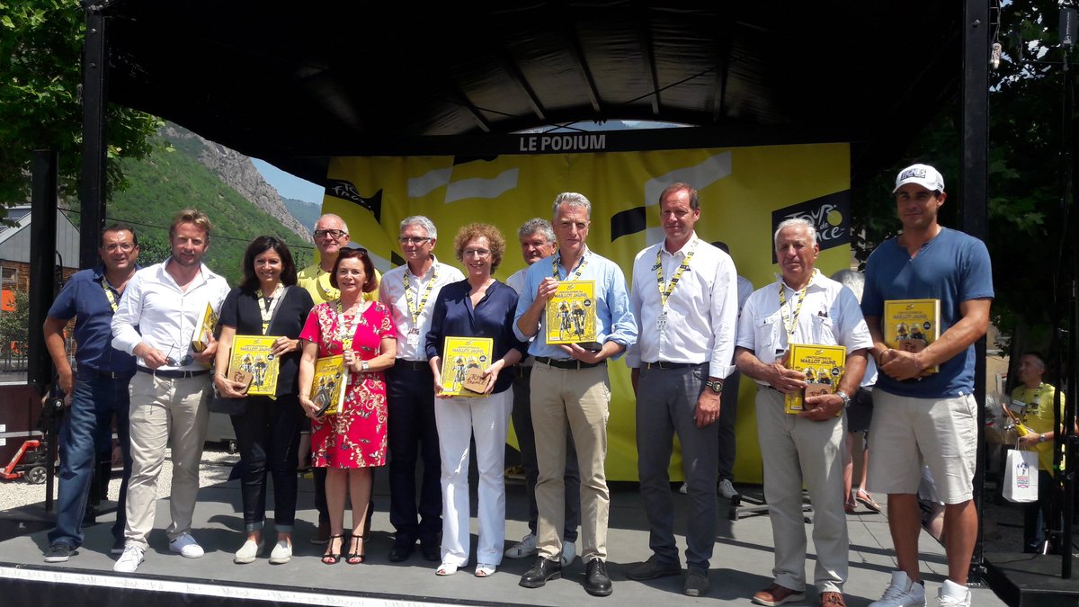 Formidable départ de la 19ème étape du Tour de France de @Stjeanmaurienne aujourd'hui!

La capitale mondiale des cyclo-grimpeurs est fière d'accueillir la première épreuve sportive au monde, diffusée dans 190 pays!

#TDF2019 #VivreEnsembleleTour
<a href="/LeTour/">Tour de France™</a>