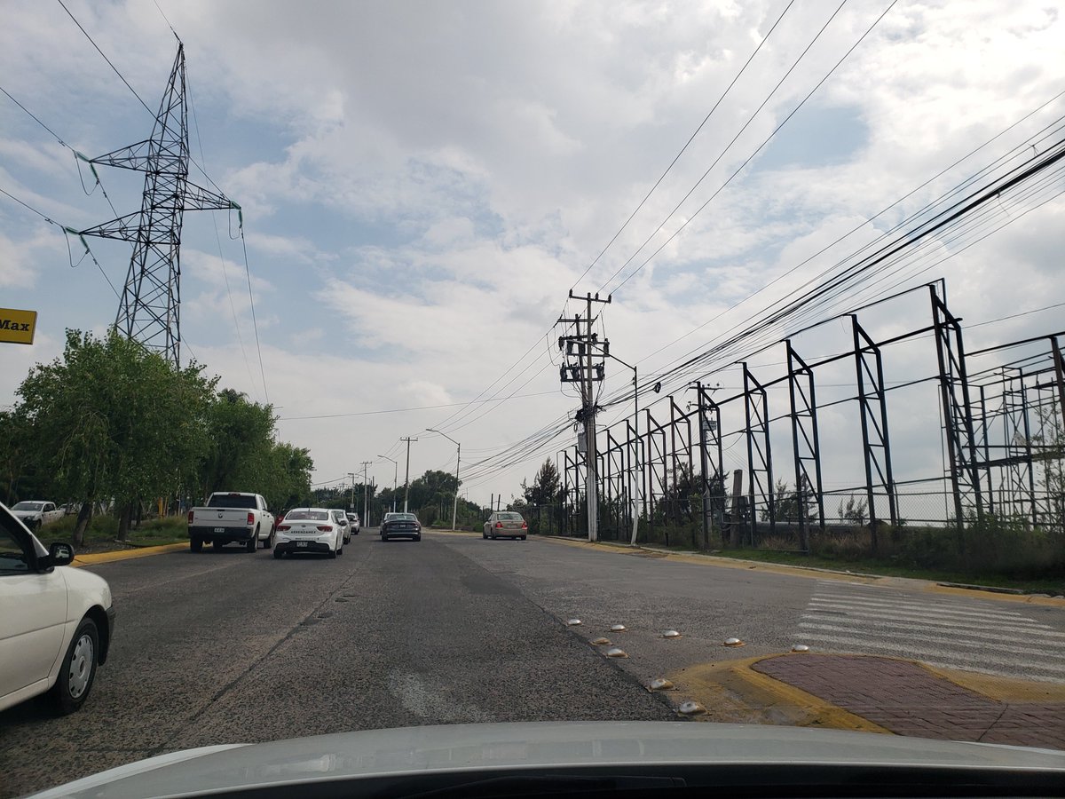 ozorrillo's tweet photo. Un gran reconocimiento al trabajo d @ZapopanGob y @PabloLemusN para combatir el #CartelPublicitario en #Jalisco. Se retiraron #espectaculeros d las corruptas #WestMedia y #Expo d los terrenos de la tmb corrupta @UAG_Oficial. El antes y el despues. Muchas gracias! cc @PoderAG_Jal https://t.co/PzGJnjpFzr