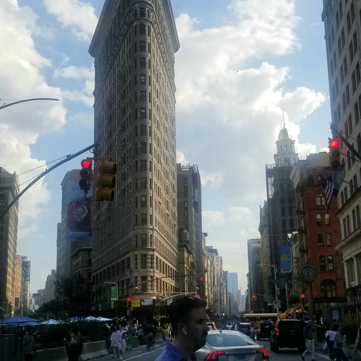Nothing but, blue skies in our city! 

#busystreets #nycattractions #nycliving #distrikthotelnyc #nycarchitecture #flatironbuilding #summerdays