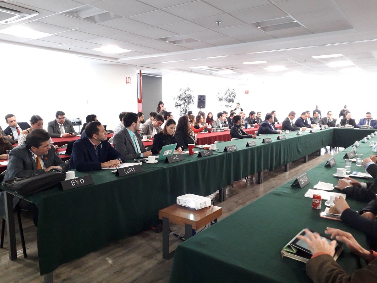 WRIMexico's tweet photo. En el diálogo con autoridades estatales y municipales sobre la Estrategia Nacional de Movilidad Eléctrica, se habla sobre los beneficios de la descarbonización del País:

✅ Empleos 

✅Reducción de la pobreza 

✅Reducción de emisiones por el sector transporte

✅Mejor salud https://t.co/VfnXohuo4n