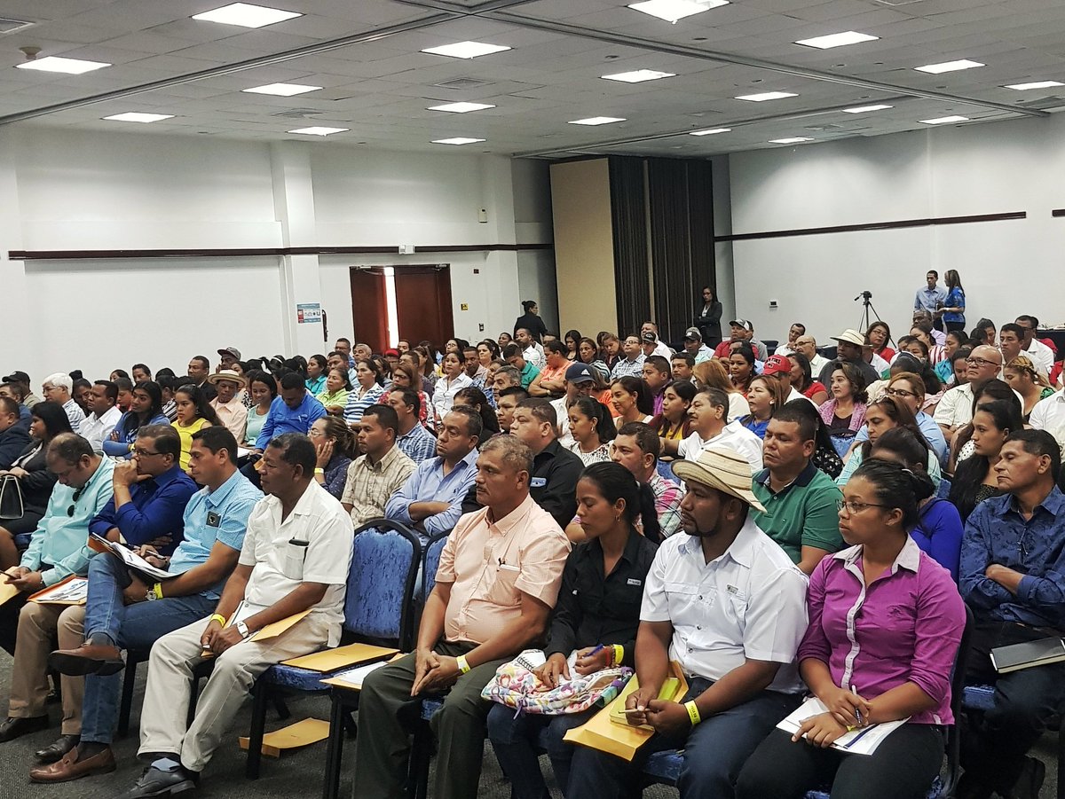 Por la gran concurrencia de los gobiernos locales en #Coclé a este seminario, me deja claro el deseo que tienen de trabajar con #transparencia en sus administraciones.