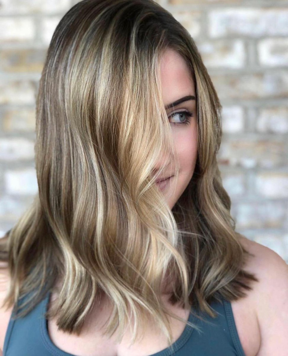 DePasqualeSpa's tweet image. Fresh color on this beauty by Rachael 💁🏼‍♀️🎨 #FreshColorFriday
Swipe left to see some toner magic! ➡️
.
.
#depasqualethespa #balayage #blondebalayage #babylights