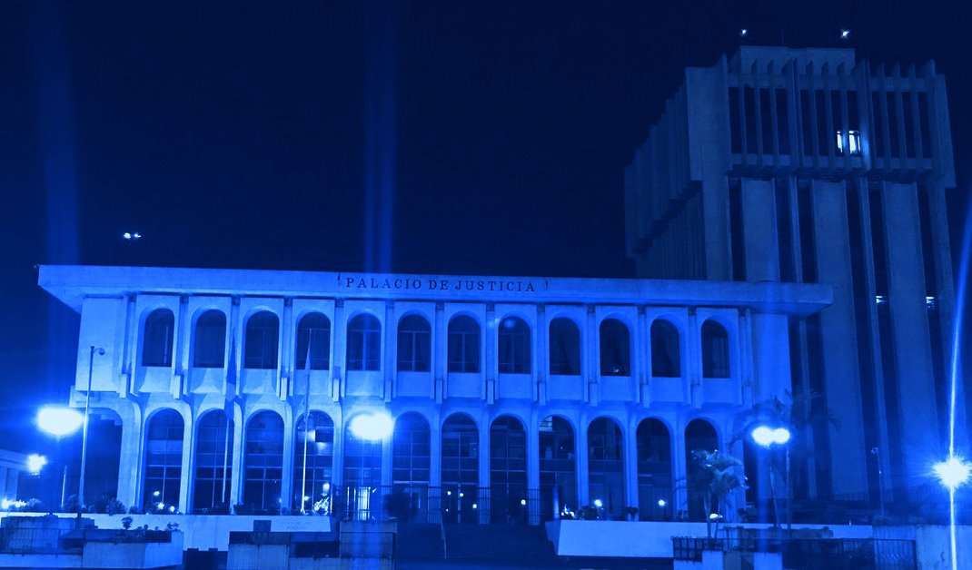 OJGuatemala's tweet photo. El #PalacioDeJusticia se ilumina de azul como parte de la campaña #CorazónAzul contra la trata de personas. https://t.co/5QviYaRSox