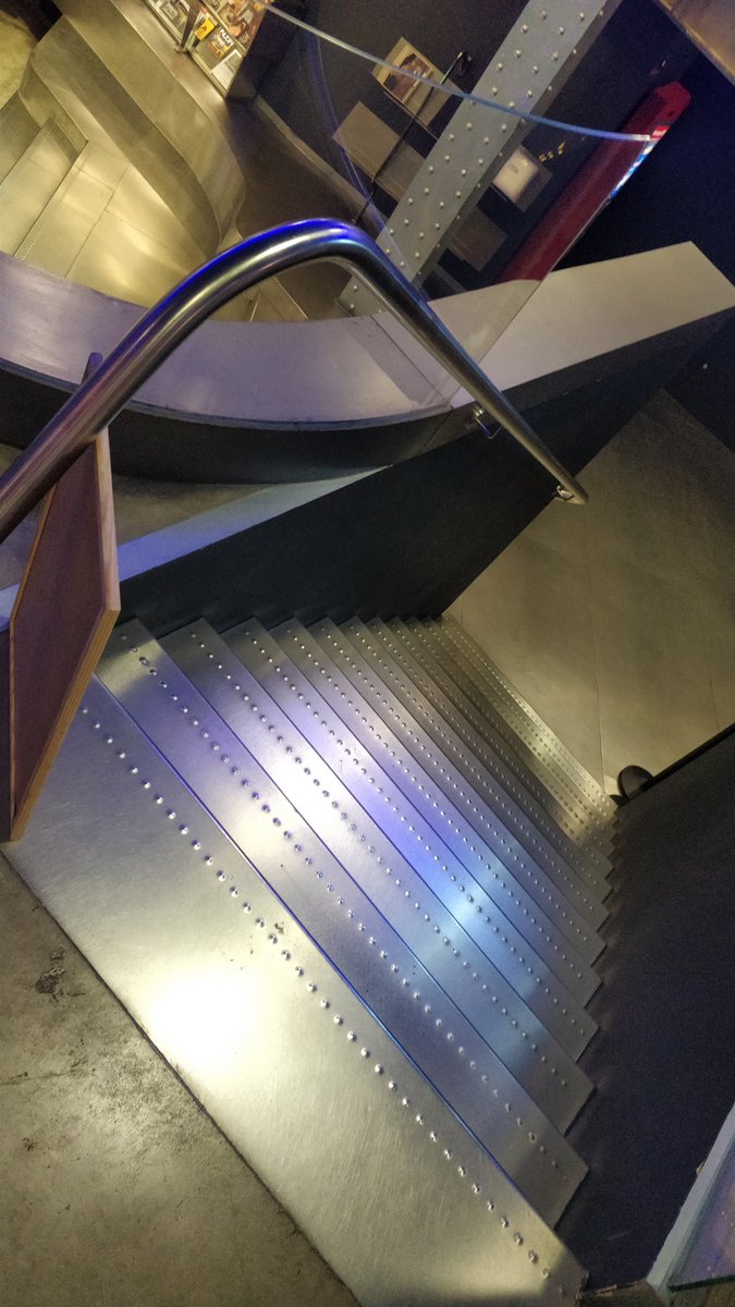 cyborgmarion's tweet photo. En @EspacioFTef  habiendo ascensor nos hacen subir el carrito del bebé a pulso a varias familias. Las escaleras son metálicas, empinadas y estrechas, algo bastante peligroso. Debe ser que las familias no tenemos derecho a acceder a la cafetería 😡😡😡 https://t.co/O68VqSYfrL