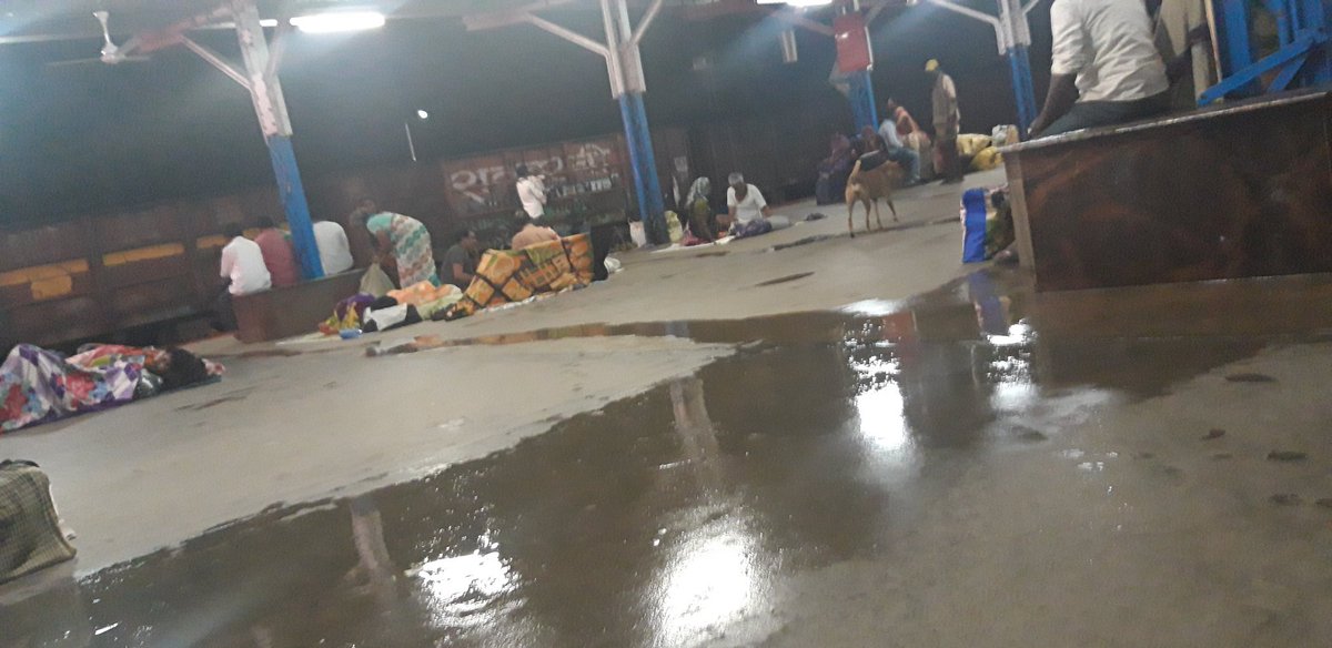 KacholiaMohan's tweet photo. PNR :6332359439 we are at nandyal railway station and we are travelling from morning and visited all places when we were tried and we went to waiting room they didn't allow insisted and even SM was not available  @indianrailway__ @SCRailwayIndia @IRCTCofficial https://t.co/VM1PVo8QKU