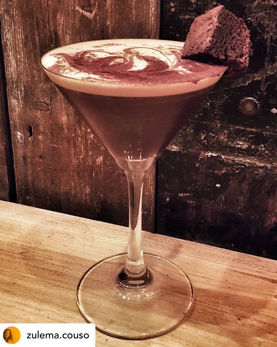 It’s Friday, so treat yourself to one of our incredible Monmouth Coffee Espresso Martinis!
Available from Comptoir Bermondsey this evening, we top it off with a piece of our homemade brownie. 

📷 <a href="/zulema/">zulema</a>.couso 

#FridayFeels #Cocktail #EspressoMartini #FridayBuzz #FridayTreat