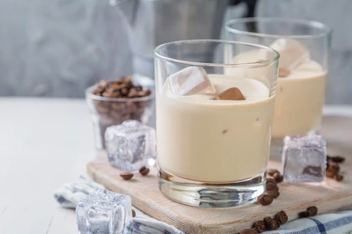 ColinaColada's tweet photo. Colada on the Rocks
2 oz Colina Colada
3/4 oz @DosRonRum 8 years
1/3 oz of coffee liqueur
1 1/2 of milk
Ice cubes
Coffee beans
Add Colina Colada, coffee liqueur, & #DosRon in a glass and stir well with a bar spoon. Fill with ice cubes & garnish with three coffee beans #Cheers https://t.co/rD5iiFhEwT