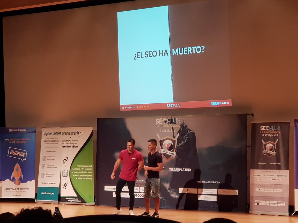 alexsauraseo's tweet photo. El SEO ha resucitado de la mano de @chuisochuisez y @Lu1sma en el #seoplus19 ¡¡¡#blackhat ⚔️ #whiteseo!!! https://t.co/ye78e9fVI1