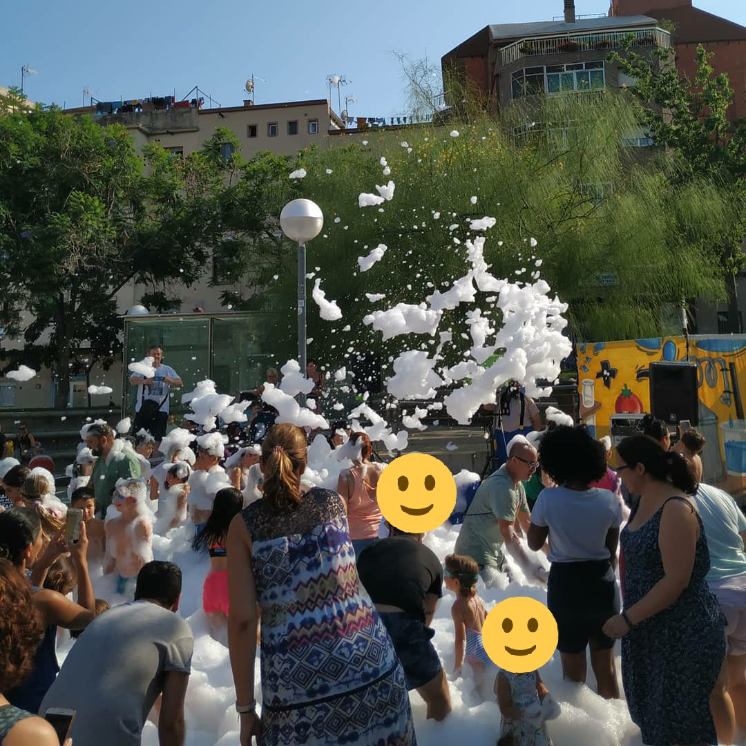 CasalBProspe's tweet photo. Mega Festa de l'Escuma amb @MESTUMACAT. Despatxem el Prospe Beach amb aquesta festa infantil.
.
.
.
#Prosperitat #prospe #festa #escuma #prospebeach #estiu #espectacle #aquafesta #ecorefrescant #escuma https://t.co/IC7wPLEffx