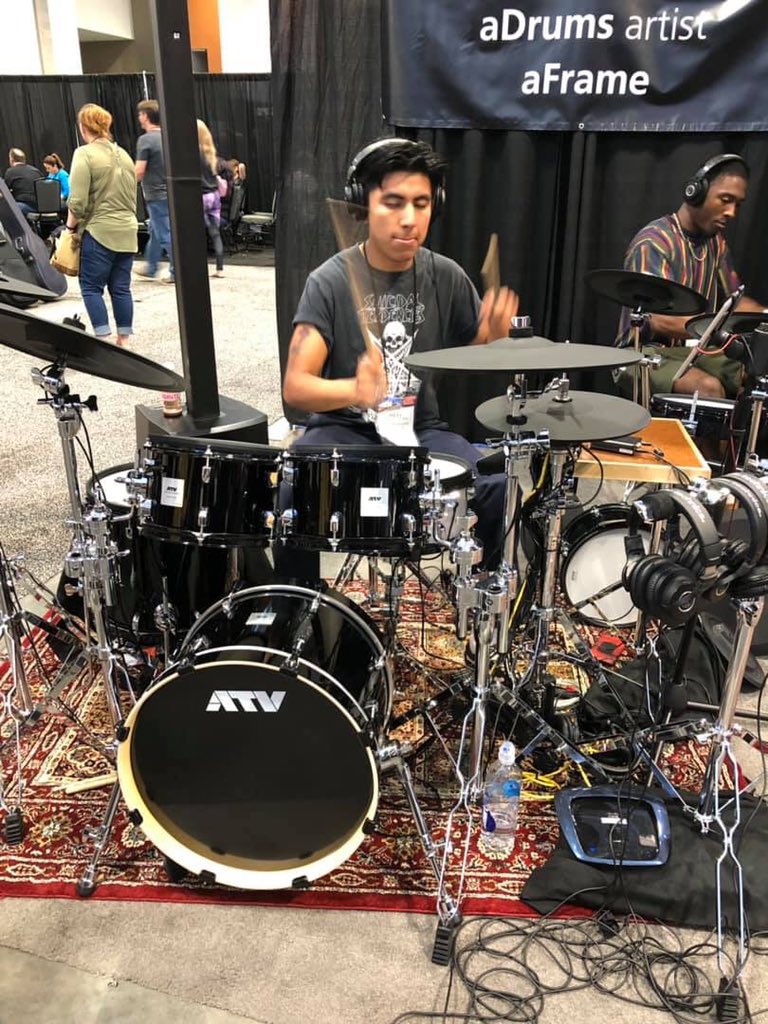 Several more #ATV booth guests sharing in the #aFrame and #aDrums experience!
_
#atvcorporation #atvcymbals #atvadrums #aFramedrum #electronicpercussion #electrorganic #handdrum #framedrum #drums #drumset #instadrum #aD5 #aD5soundmodule #namm #namm2019 #debbieflood #redfootz