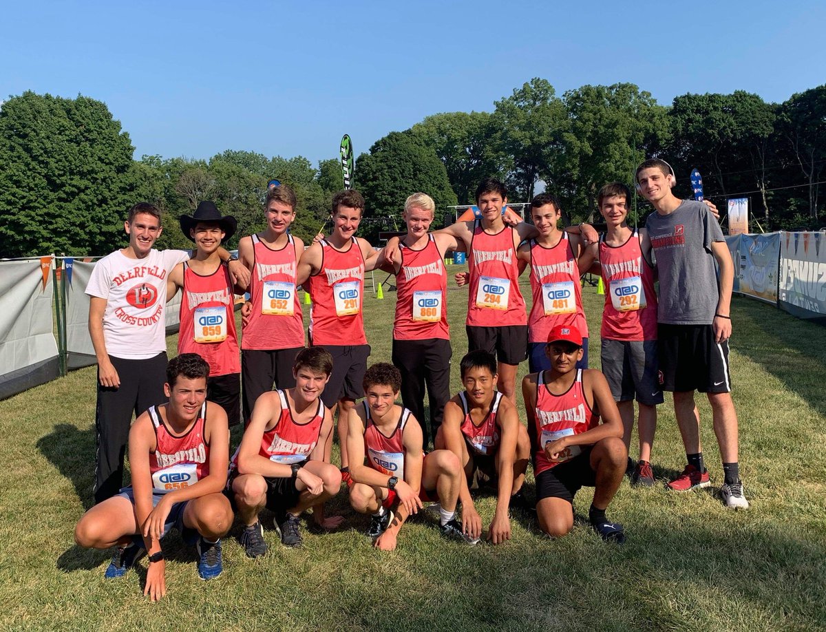 CoachScottDFDC's tweet image. Deerfield has arrived at Detweiller at Dark sporting retro uniforms that faded from red to pink. Let&apos;s go! #throwback #laundryproblems