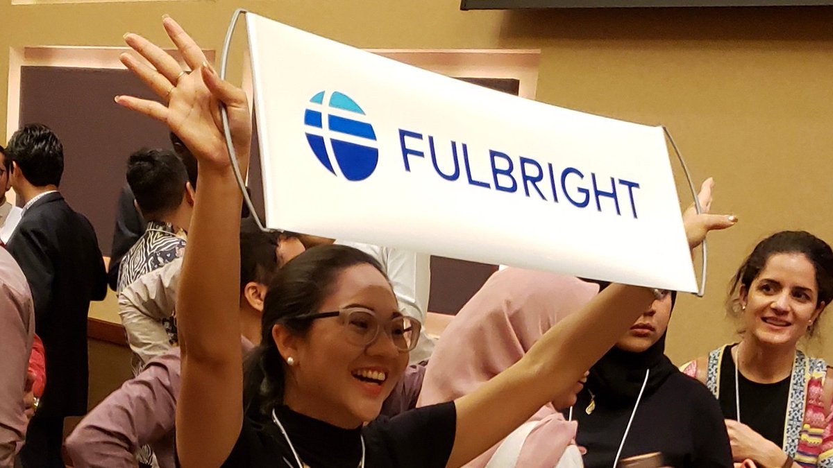 Our @FulbrightBoard shared the new logo to Fulbrighters at #KState and #KU  Asked they do 3 things under its banner: 1) Bring the best version of yourself; 2) Look for the best in others; and 3) Pay it forward. Not be a bad banner for the rest of us to carry, either. #Fulbright