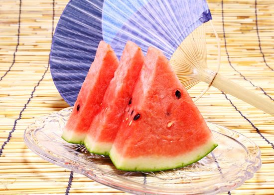 暦生活 こよみせいかつ スイカの日 記念日 スイカの縞模様 を綱に見立てて 7月27日の727を な 7 つ 2 な 7 夏の綱と読む語呂合わせから 今日がスイカの日となりました 夏といったらやっぱりスイカですね 暦生活 スイカの日 スイカ 夏 暦生活 こよみせいかつ スイカの日 記念日 スイカの縞模様 を綱に見立てて 7月27日の727を な 7 つ 2 な 7 夏の綱と読む語呂合わせから 今日がスイカの日となりました 夏といったらやっぱりスイカですね 暦生活 スイカの日 スイカ 夏