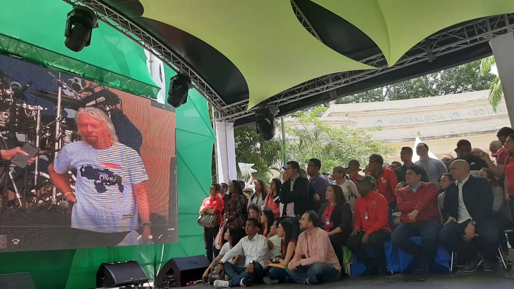 FreddyBernal's tweet photo. Hoy el mundo conoció una nueva parte de nuestra épica de Revolución: desde el #ForoDeSaoPaulo se estrenó el documental del 23F: "La Batalla de los 4 Puentes", dirigido por el cineasta Carlos Azpúrua. https://t.co/DNkQ1h54A2