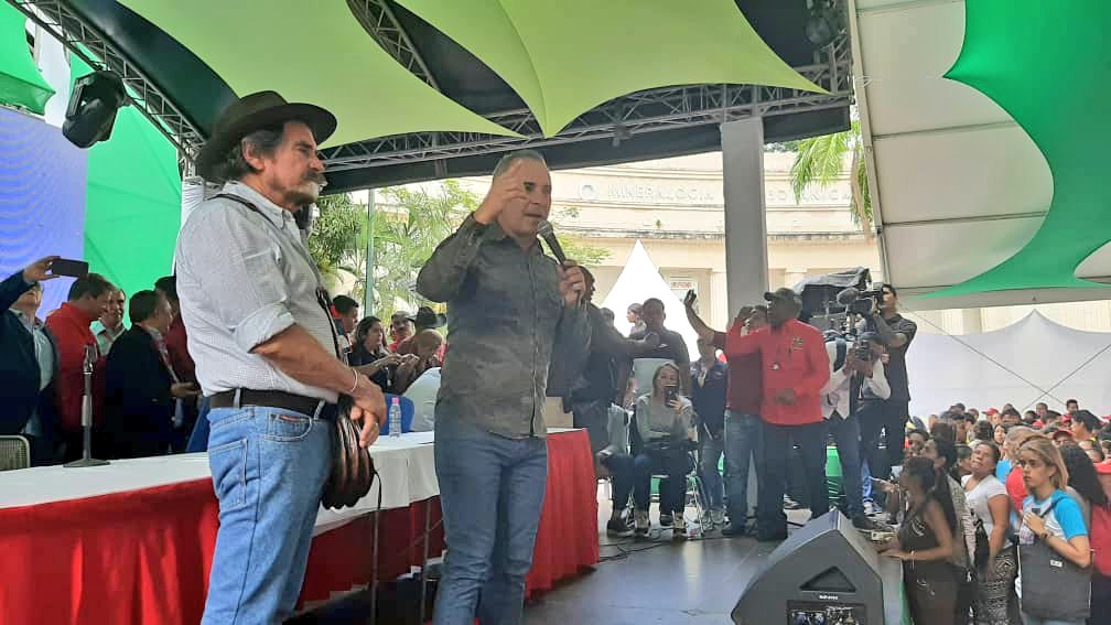 FreddyBernal's tweet photo. Hoy el mundo conoció una nueva parte de nuestra épica de Revolución: desde el #ForoDeSaoPaulo se estrenó el documental del 23F: "La Batalla de los 4 Puentes", dirigido por el cineasta Carlos Azpúrua. https://t.co/DNkQ1h54A2
