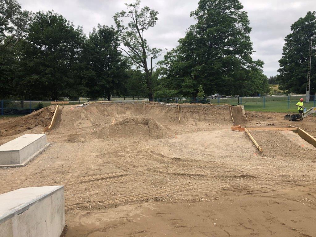 CentrWellington's tweet photo. Some exciting changes happening at the Elora Community Centre - the new skatepark is being constructed and looks awesome so far! #fallopening https://t.co/diIWjCTip1