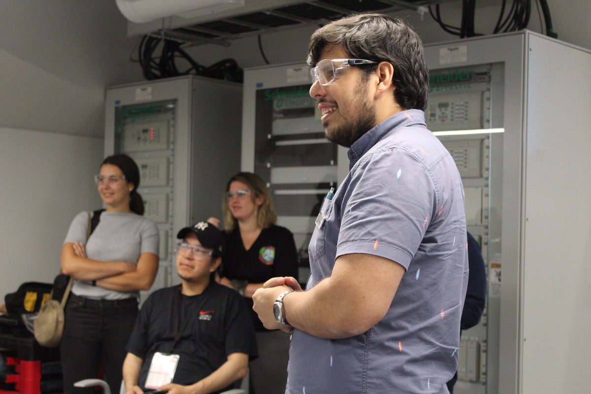 tmuCUE's tweet photo. Thank you to the folks from @IndigClnEnergy for coming to visit our @SchneiderElec smart grid lab this morming! 

We hope you enjoyed your time here! ⚡️💡 https://t.co/BXiX7zlpGQ