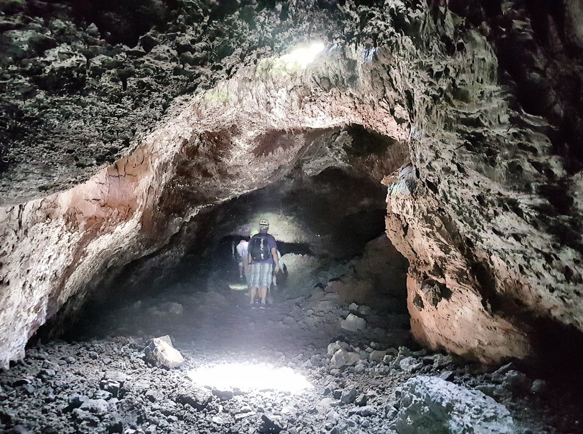 Tubo Volcánico Cueva de Las Palomas 
Experiencias bajo tierra
lapalmaoutdoor.com/tours/tubo-vol…
#lapalma #islascanarias #espeleologia