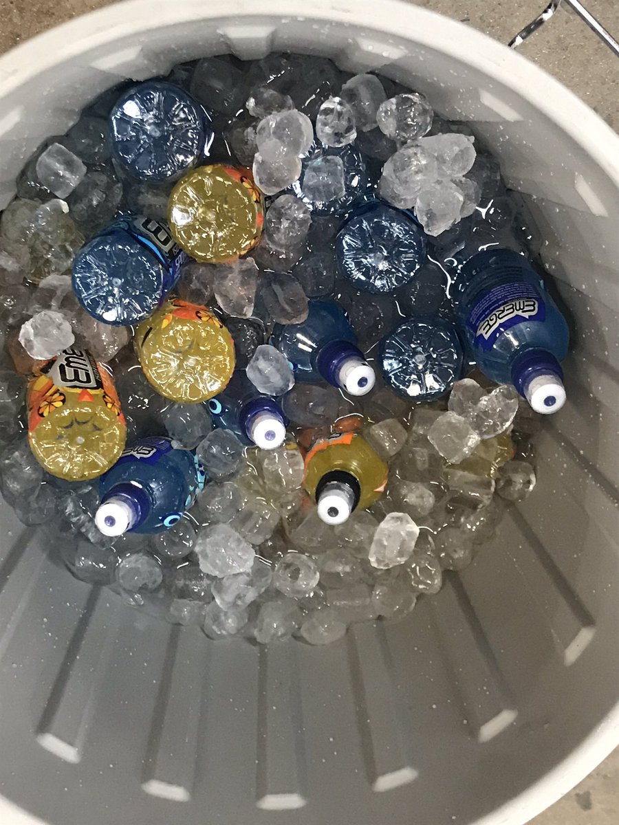 SynergyPlastics's tweet photo. Filling up the ice and drinks bin for our committed workforce! in these temperatures working in an industry where heat is a bi product of the process can be uncomfortable! On the plus side no #gas #bills in #December https://t.co/HPaBMNvuvN
