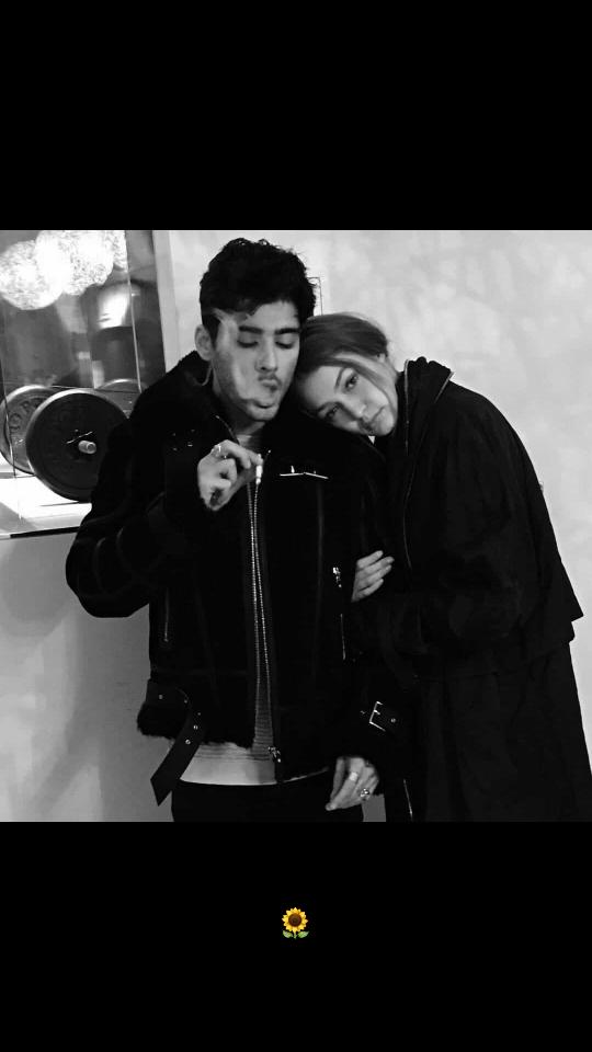 Cassiie_Sky's tweet image. We met in the strangest way people could meet. we both never thought it would go this far. It was meant to be a once off thing, but look at us now; we have a beautiful baby together and we are so deeply in love❤😌💯
THREAD❤
#ThreadLord