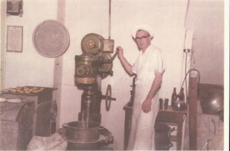 Some brilliant nostalgia from our archives! William-John &amp; Peter starting the bakers as Lough Bros’ way back in the 1940’s and Jim (Wimps) using the old coal oven for they massive hard fired rolls! 

Same building &amp; busy bakery 70+ years on. 🏠 🥖