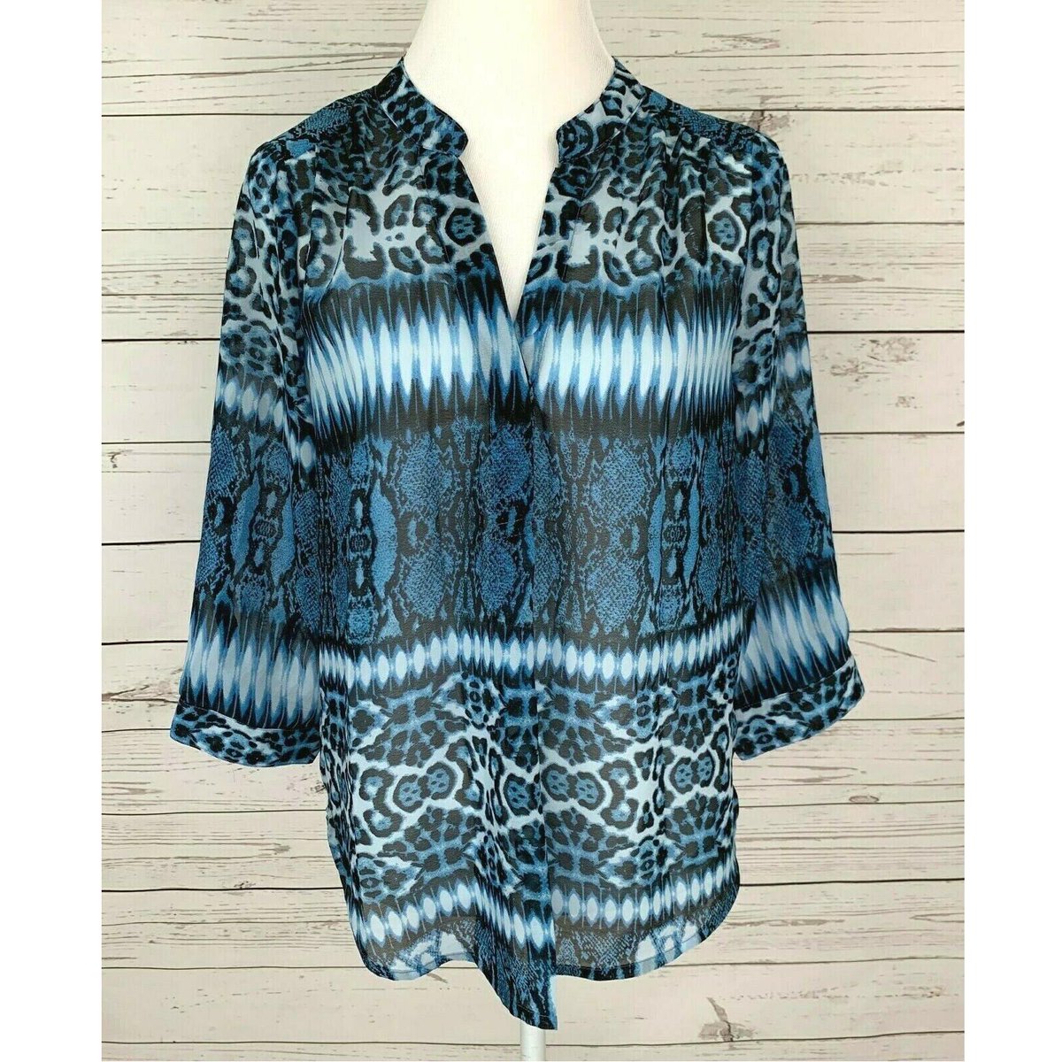 cutedollar1's tweet photo. Antilia Femme blue animal print sheer high-low blouse size small. Find the auction @ebay via https://t.co/myNmagUrCx πFeel free to bid or make an offer now! π₯ #selling #shopping #lovethis #antiliafemme #sheerblouse #highlowtop #forsale #ebay #ebayseller #poshmark #animalprint https://t.co/tmW5oXTmYN