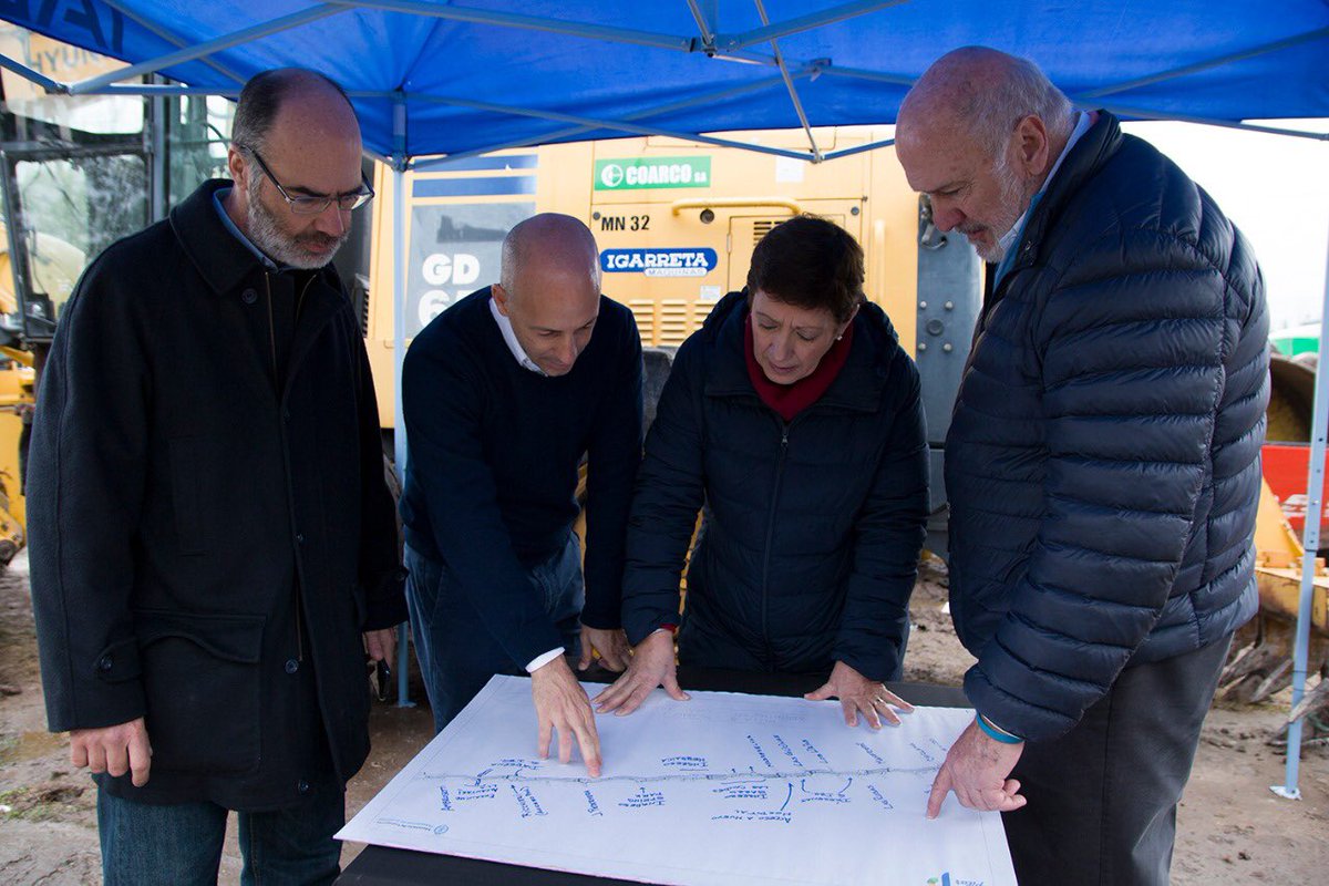 NicoDucote's tweet photo. Hoy anunciamos el comienzo de las obras de un nuevo tramo de la Ruta Nº 8, entre las calles Ambrosetti y General Guido. Esta es una obra de verdad que va a permitir que la ruta tenga el doble de ancho, refugios, hidráulica e iluminación. https://t.co/u7O4GBZtkD