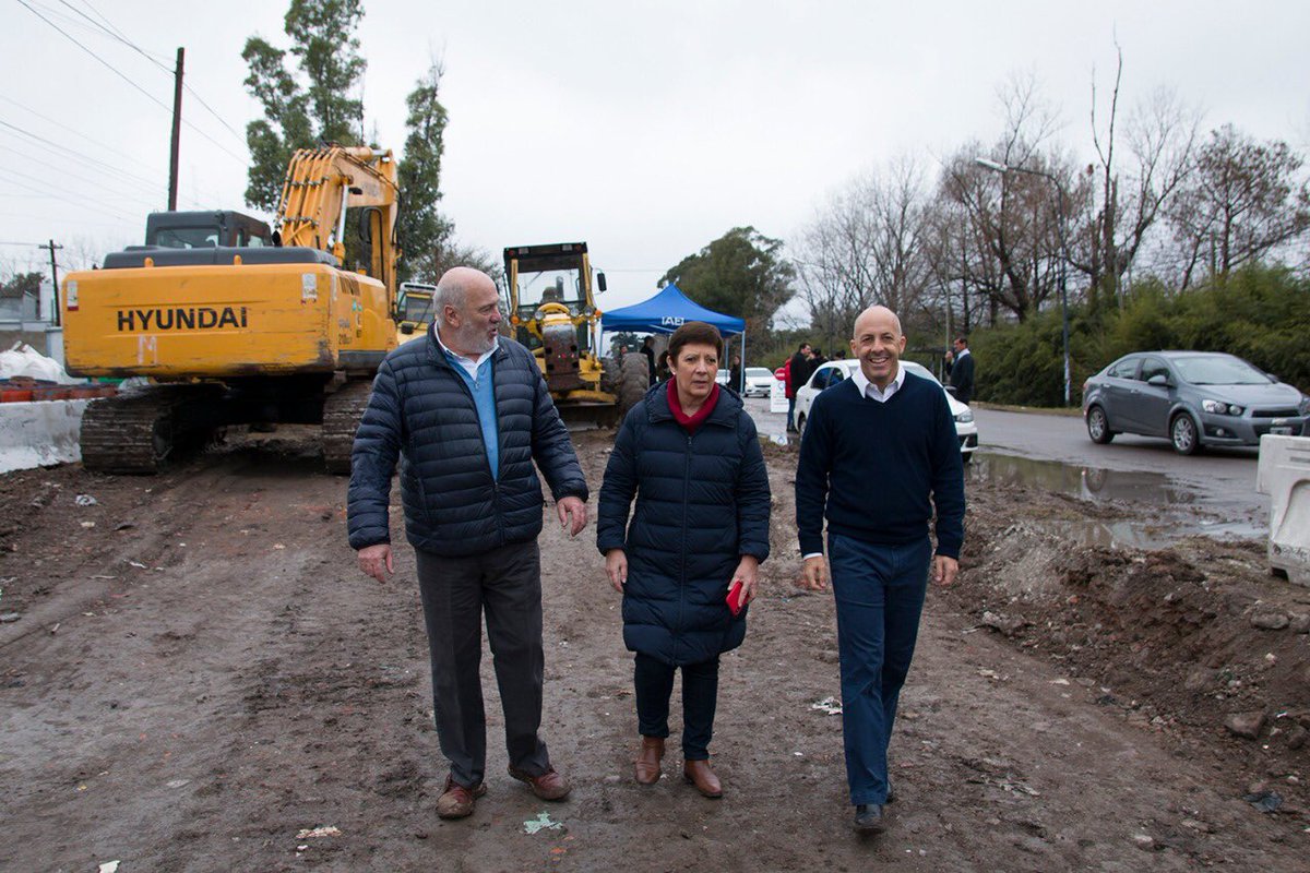 NicoDucote's tweet photo. Hoy anunciamos el comienzo de las obras de un nuevo tramo de la Ruta Nº 8, entre las calles Ambrosetti y General Guido. Esta es una obra de verdad que va a permitir que la ruta tenga el doble de ancho, refugios, hidráulica e iluminación. https://t.co/u7O4GBZtkD