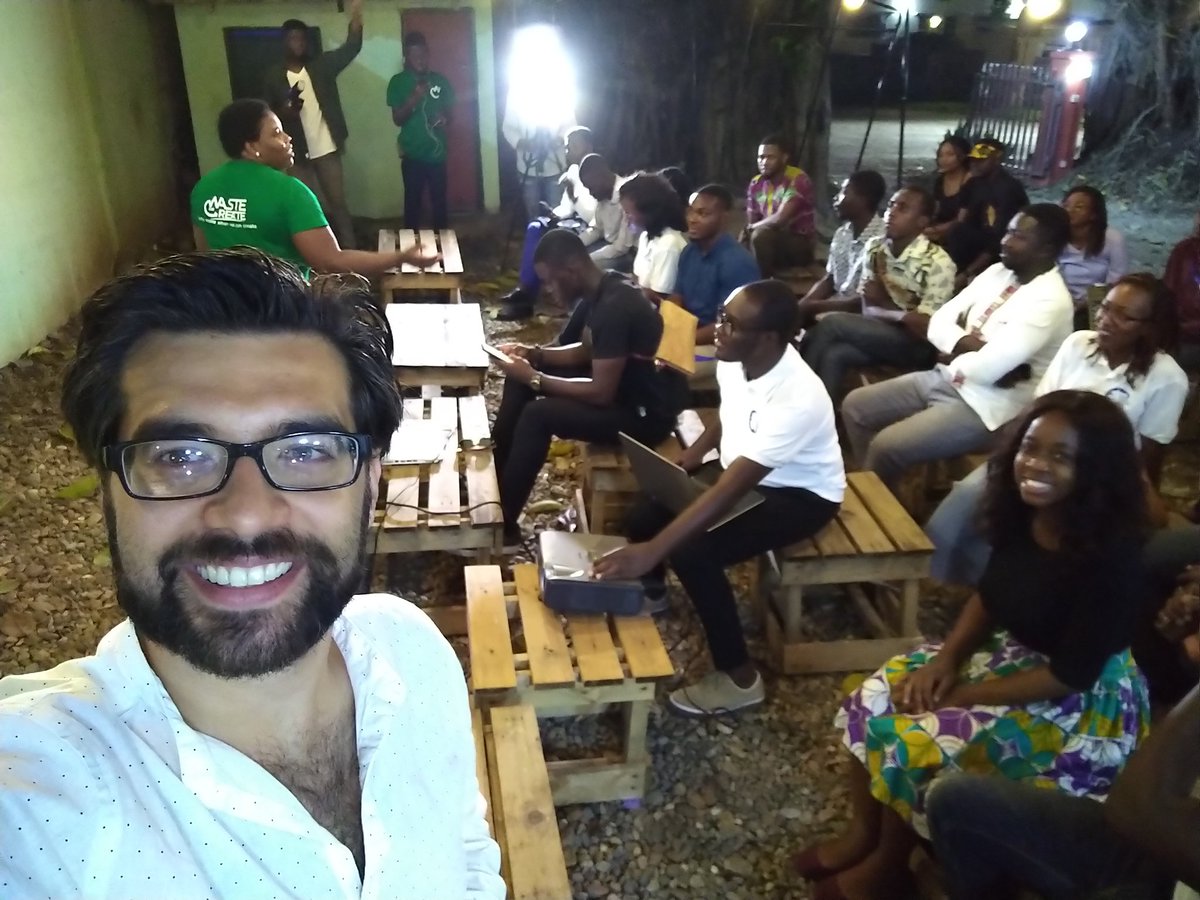 VoteAkil's tweet photo. Tons of participants came to the joint event in #Accra of the @WasteOrCreate Hub &amp; @GlobalShapersAC to sign the #VoiceForThePlanet pledge &amp; to create a Vision Board for #ClimateAction. https://t.co/gfGXqo9VOK