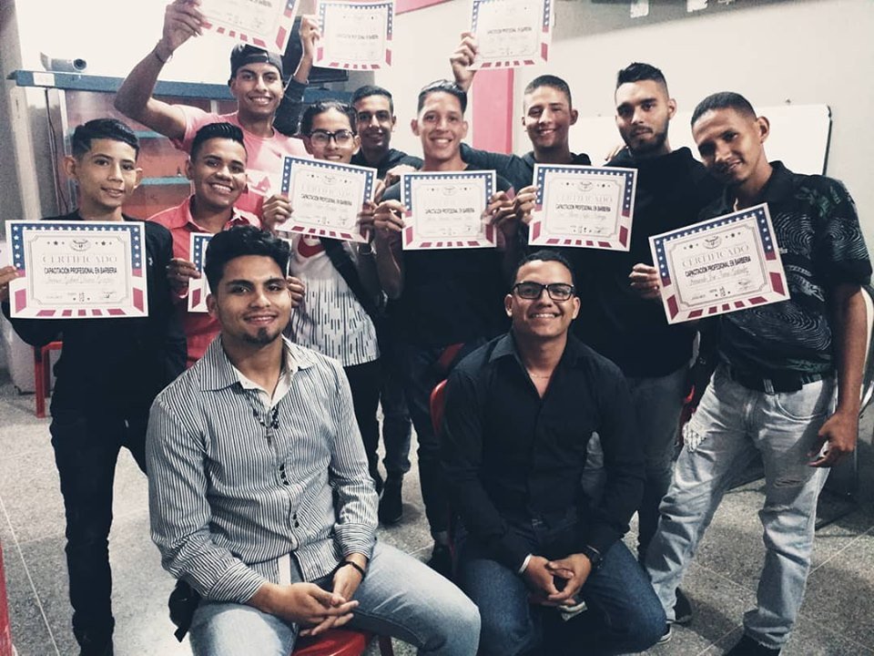 BarberosLt's tweet photo. Cursos de belleza masculina y femenina
@BarberosLt https://t.co/joI0JTmPHP
