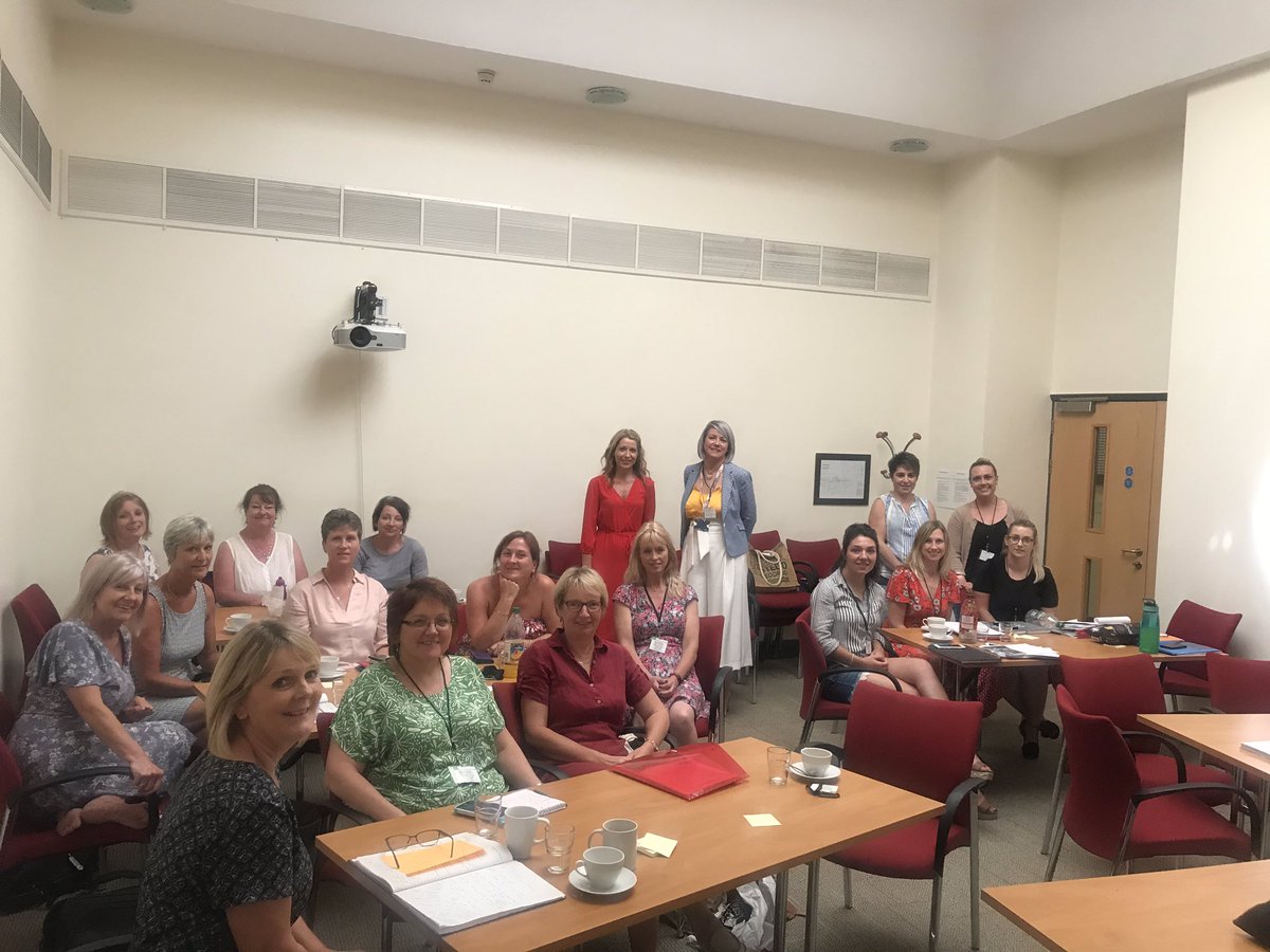 Croeso hyfryd iawn yn Aberystwyth heddiw gan fy nghydweithwyr blaenorol <a href="/dipl3gofalplant/">Cam Wrth Gam</a> yn trafod y cymwysterau newydd #gofalplant <a href="/CityGuildsNtns/">City&Guilds Nations</a> <a href="/DIG_Cymru/">Dysgu Iechyd a Gofal Cymru</a> Lovely welcome today in Aberystwyth from my previous colleagues discussing the new childcare qualifications #childcare