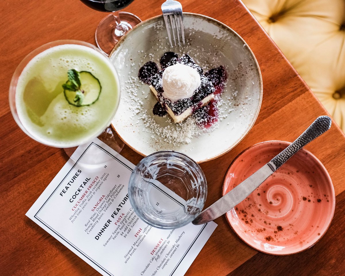 dilworthtr's tweet photo. Our weekend features: Cucumber Fresco, Rose Sangria, Summer Squash Spaghetti Carbonara, Steamed Mussels in saffron and white wine broth📸: @chadisrad #cltagenda #charlottesgotalot #eatdrinkclt #wine #cheesecake #seafood #cucumber #craftcocktails #chef #bareaders #weekends #dinner https://t.co/hE6GYUmCE9