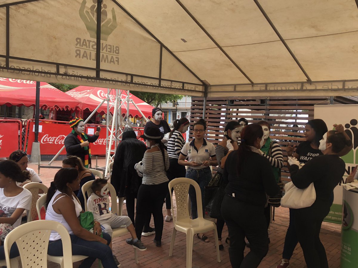 gipadile's tweet photo. #ZonasLibres todos y todas en las #Fiestasdelmar #CogelaSuave #SecretariadeCultura #Magdalena @ICBFColombia haciendo presencia y sensibilizando #ElTragoYElCigarroNoSonParaPelaos @VelascoNatalia_ @AbelMatiz https://t.co/AwgD9Uv3JR