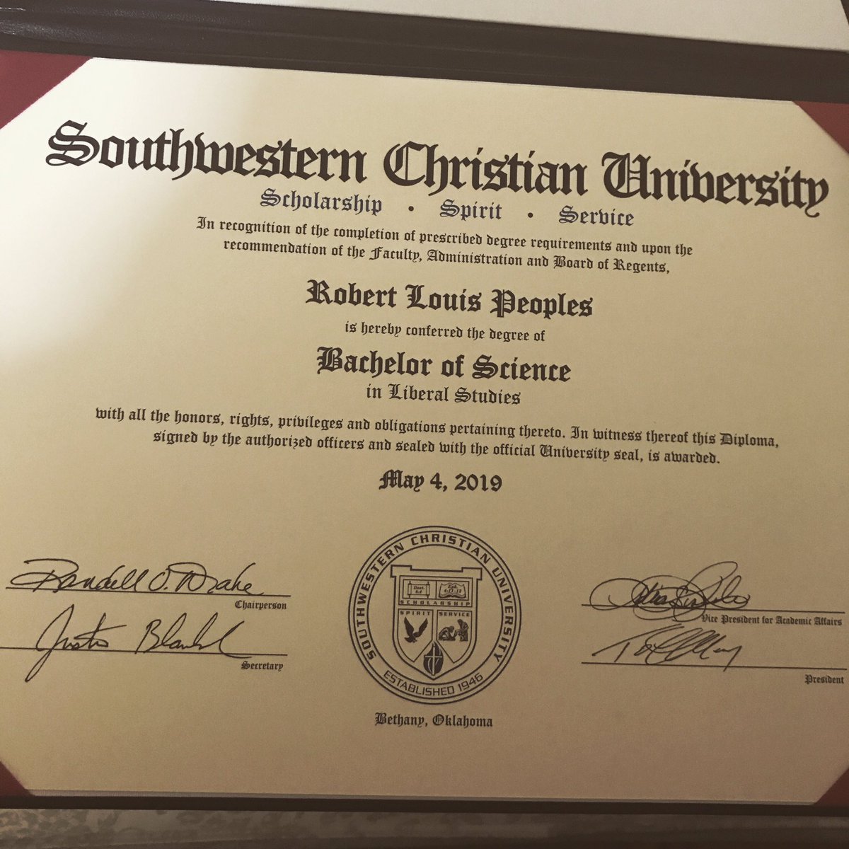 _Unbreakable_59's tweet photo. It’s officially official!!! #graduated #classof2019 #swcu #yeeyee #soarhigh https://t.co/MuOLuCOObo