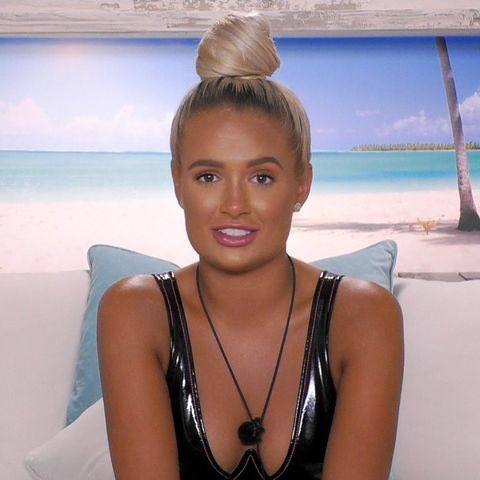 LoveIsIandLols's tweet image. WHOS CHATTING MORE SHITE ABOUT COUPLES BECAUSE SHE SEES THEM AS A THREAT.... #LoveIsland