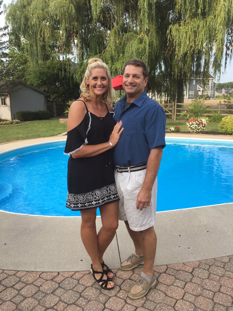 kimbrownie10's tweet photo. Happy Anniversary to my best friend!!!  I love you so much!!  Time to celebrate all weekend!!🍷🍺☀️💑🥰❤️ @Tomb4u10 https://t.co/YXDCHcOT0e