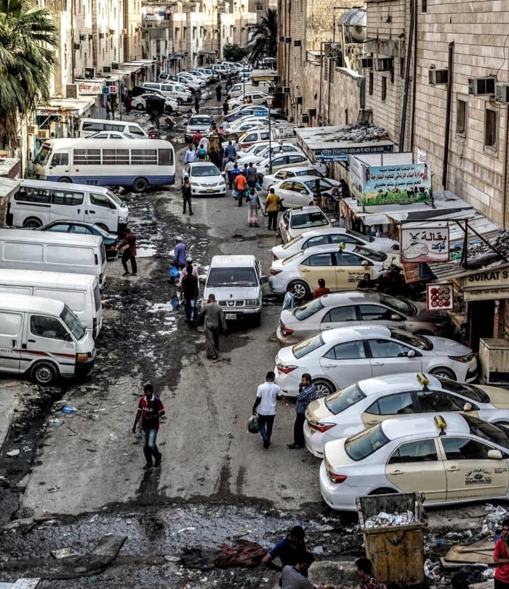 #جليب_الشيوخ
عينكم على الوصاخه اللي عمرها ماراح تنظف لأن المسأله تعتمد على نظافة الشخص وأخلاقه
انا عيني على عدد السيارات بشارع واحد فقط