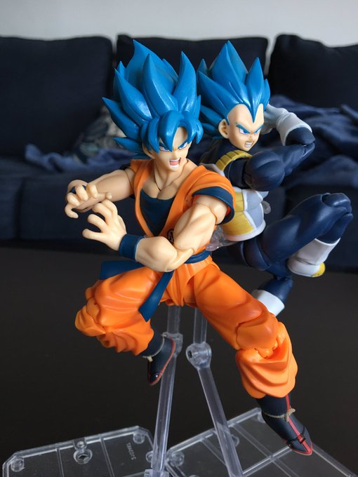 1 pic. Blue Goku!! #shfiguarts https://t.co/Hr4208U2Y7