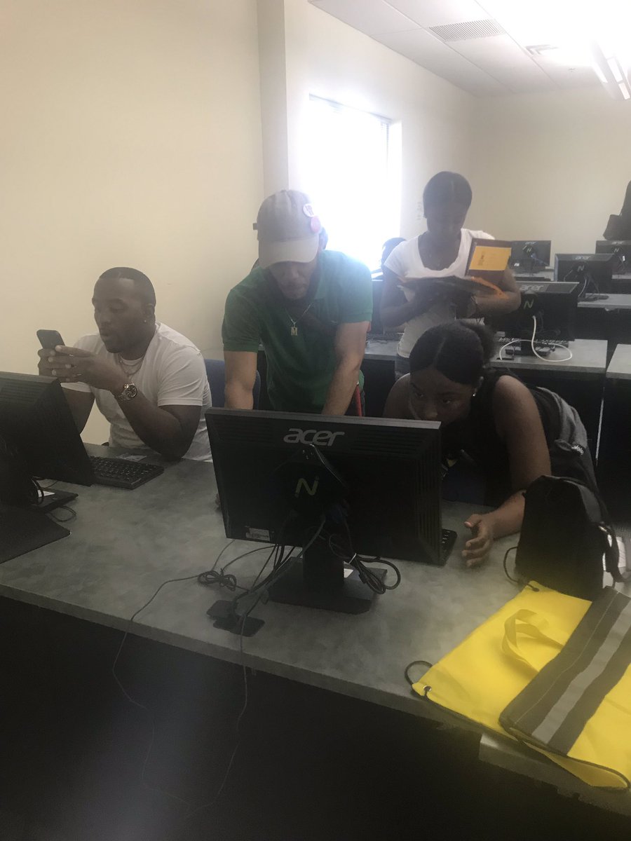 CSU87Admissions's tweet photo. We Are Still Here ‼️ Where are you 🧐 From Students to Staff we are at your service today helping student handle their business before MOVE IN day 🗣
#LessThan30Days⏳ https://t.co/eJqtXime6w